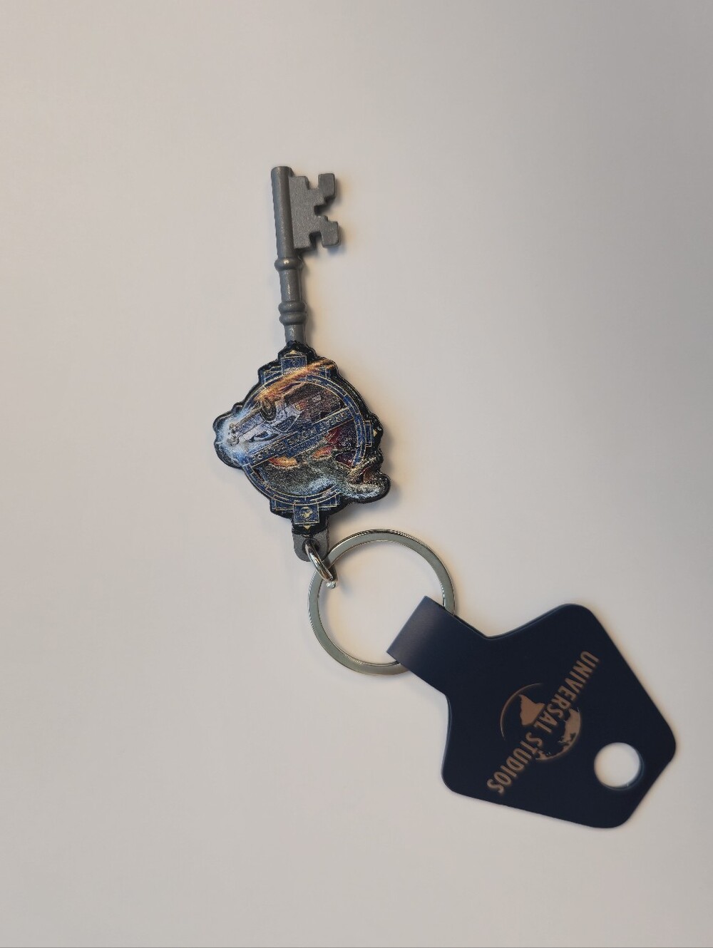 Universal Studios Orlando Universal's Great Movie Escape Key Keychain NWT